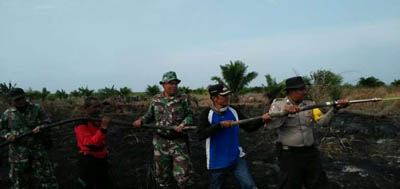 Asap Menyelimuti Langit Pekanbaru, Api Menyala di Pinggir Kota